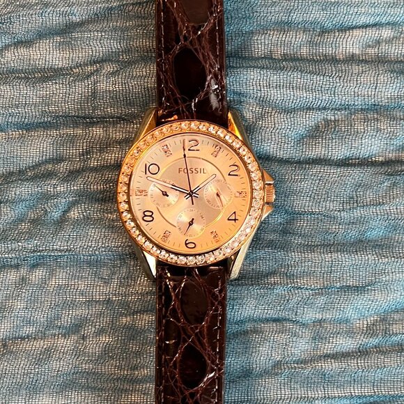 Fossil Women's Riley Quartz Stainless Steel and Leather Multifunction Watch - Picture 3 of 11